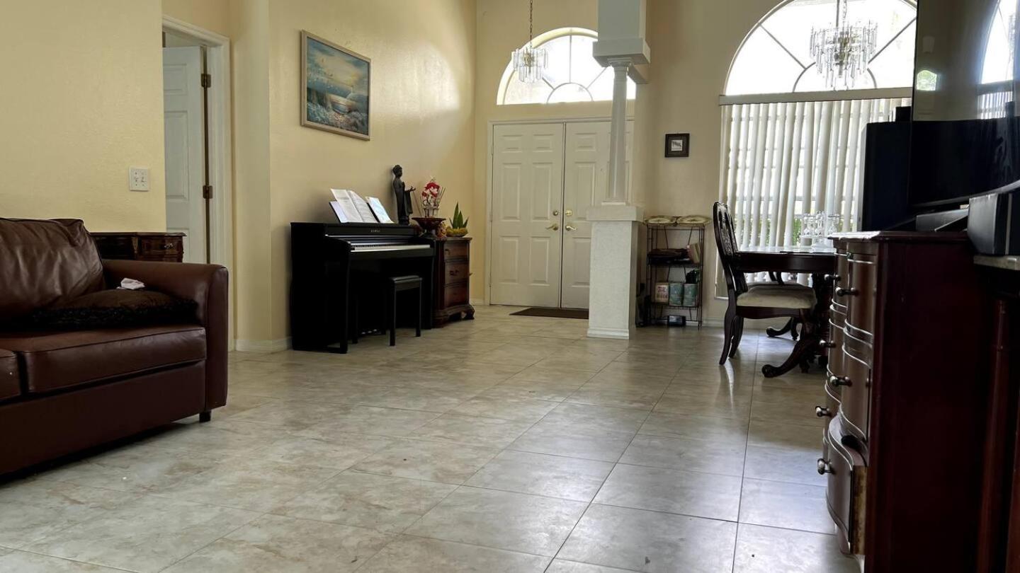 Room In Citrus Park And Carollwood, Close To The Airport & Downtown Tampa Kültér fotó